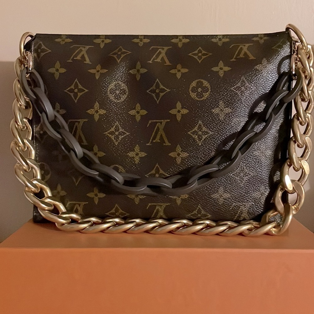 Louis Vuitton monogram toiletry 26